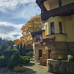 Alexandra Bed & Breakfast 3*