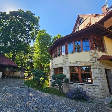 Alexandra Bed & Breakfast 3*