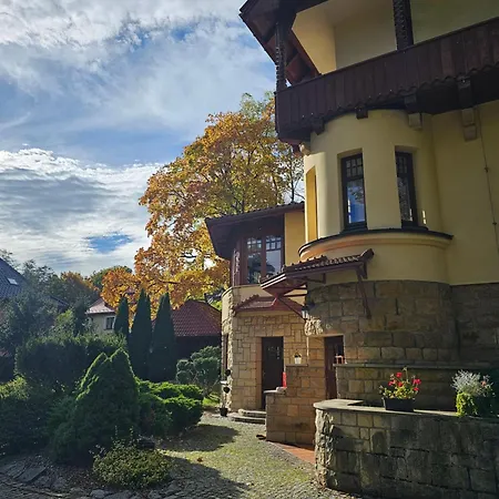 Alexandra Bed & Breakfast 3*