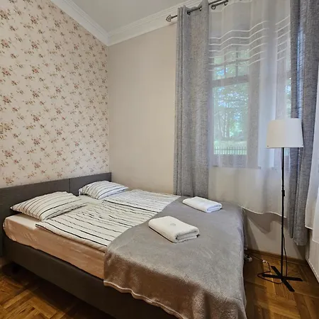 לינה וארוחת בוקר Alexandra 3*