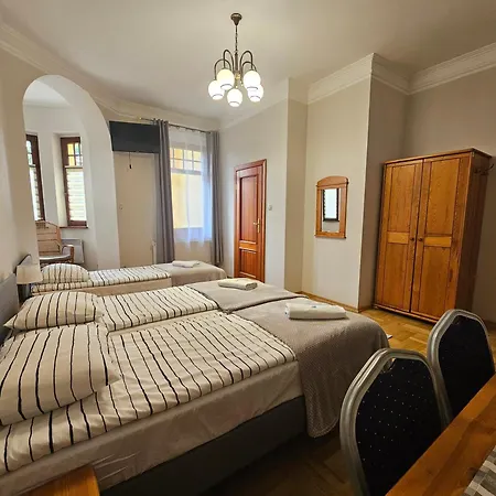 Alexandra Bed & Breakfast *