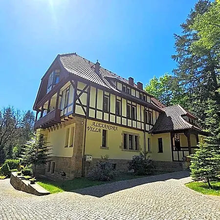 Alexandra Bed & Breakfast 3*