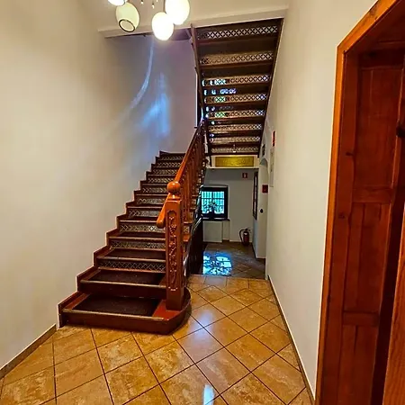 Alexandra Bed & Breakfast 3*