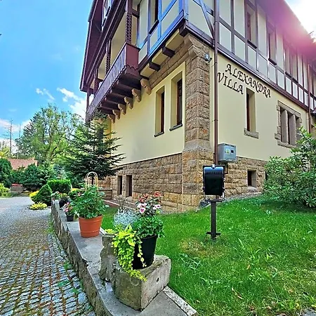 Alexandra Bed & Breakfast 3*