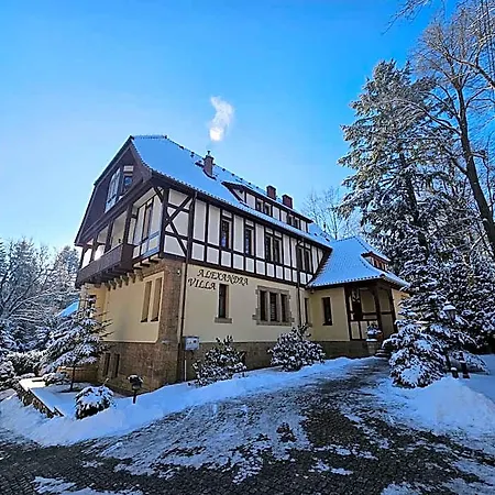 Alexandra Bed & Breakfast 3*