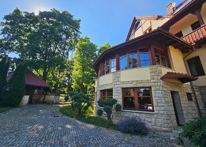 Alexandra Bed & Breakfast 3*