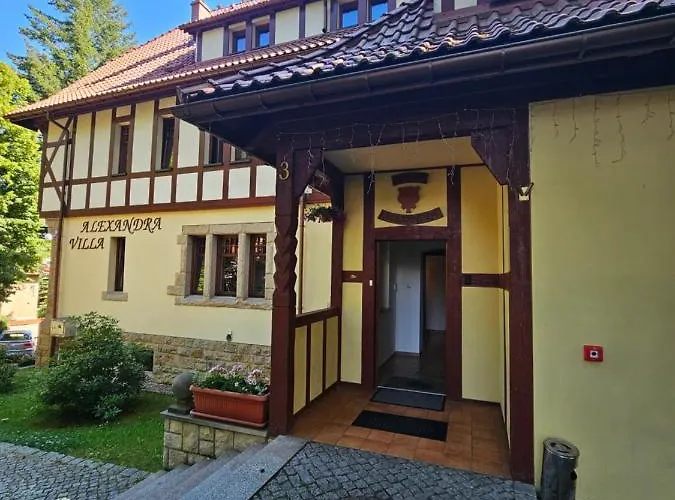 Alexandra Bed & Breakfast 3*