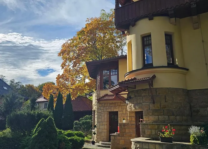 Alexandra Bed & Breakfast 3*